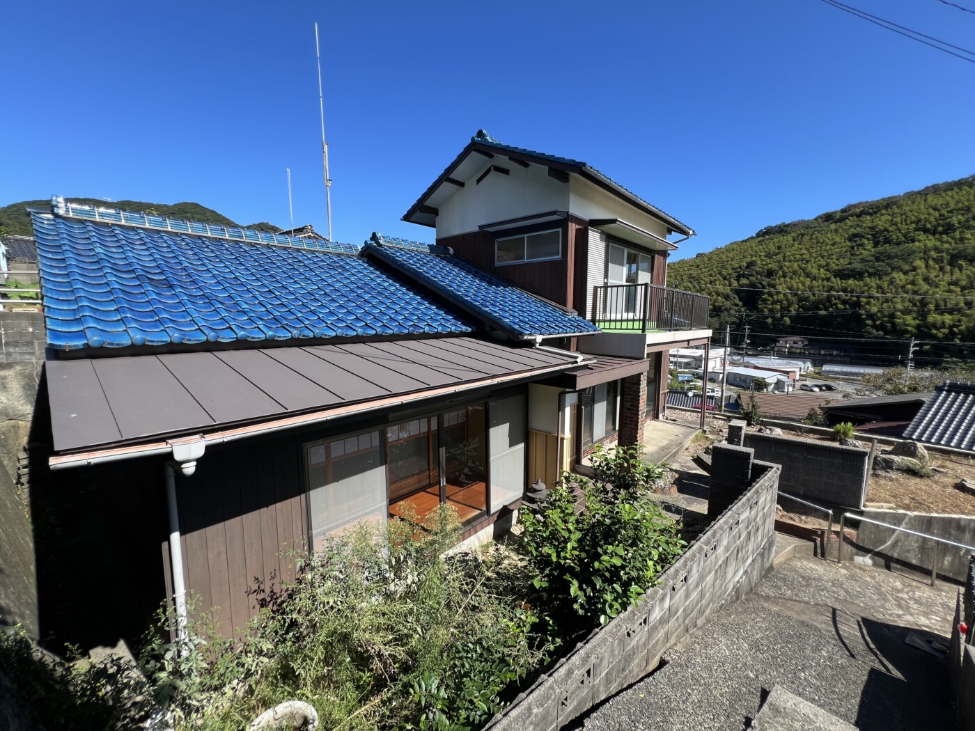 海の望める青屋根の家🚢